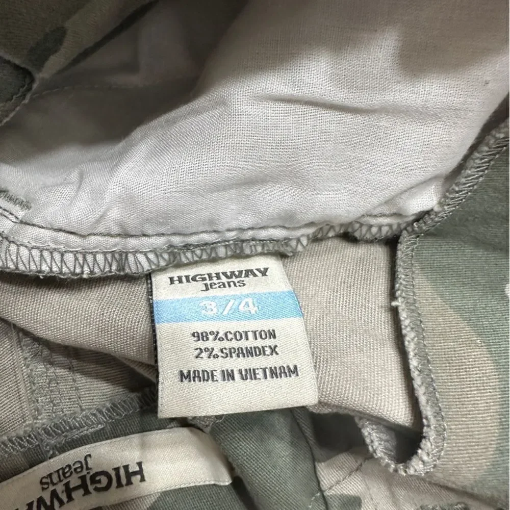 Highway jeans denim camo shorts with a tie belt. NWT. Size 3/4